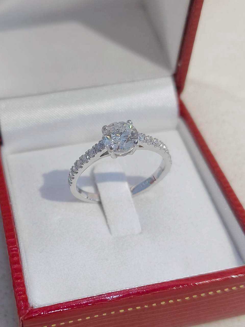 แหวนเพชร Lg 1.0ct/0.20ct