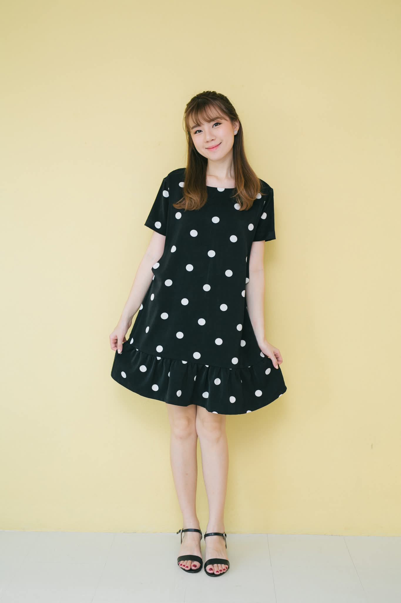 ชุดให้นม Black polka ruffle dress