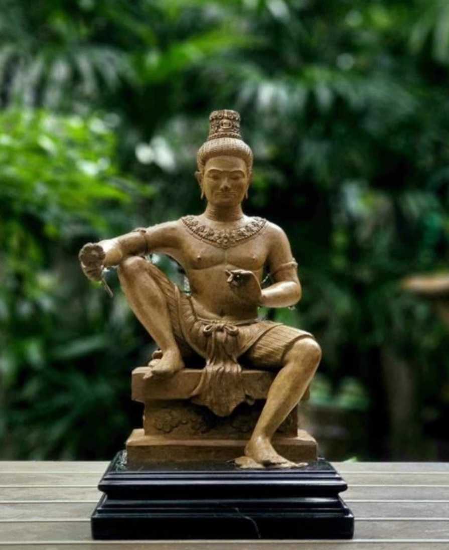 ผลงาน : พระโพธิสัตว์อวโลกิเตศวร ขนาด : สูง 30 ซม (ไม่รวมฐานหินอ่อน) กว้าง 16 ซม ลึก 17 ซม