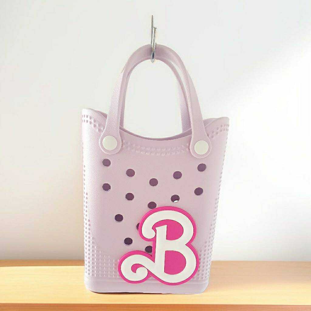 กระเป๋าถือ  korea style   มีตัวแปะกระเป๋าเพิ่ม 5 ตัว