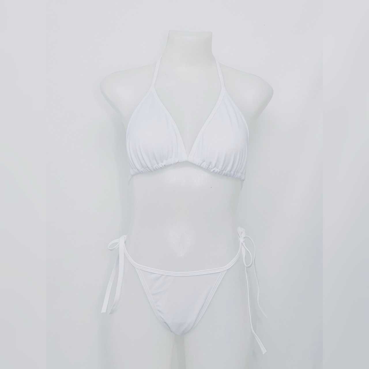 บิกินี่ จีสตริง freesize  ผ้าว่ายน้ำ  ไม่มีฟองน้ำ  สีขาว