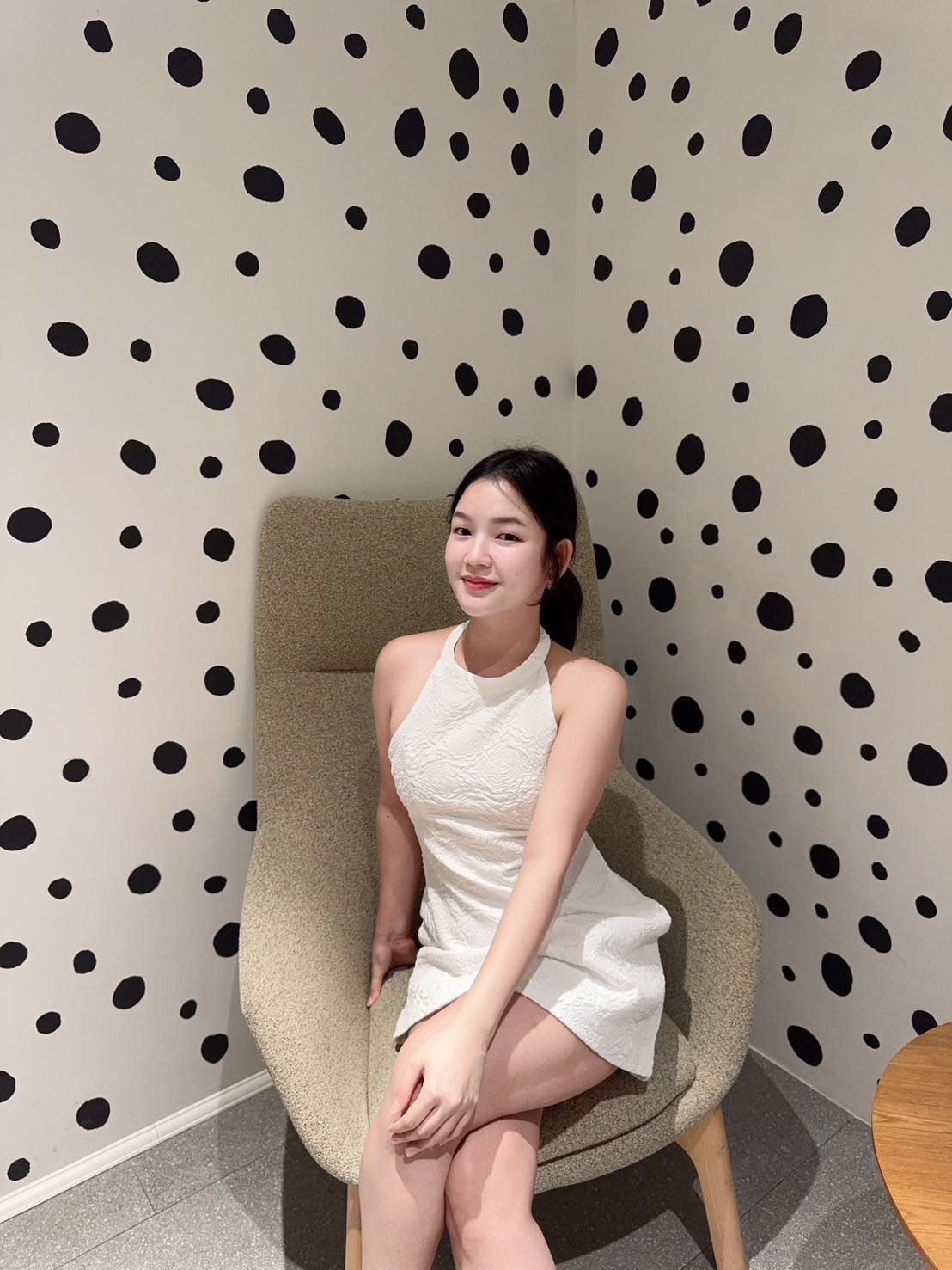 M374 : Embossed white dress