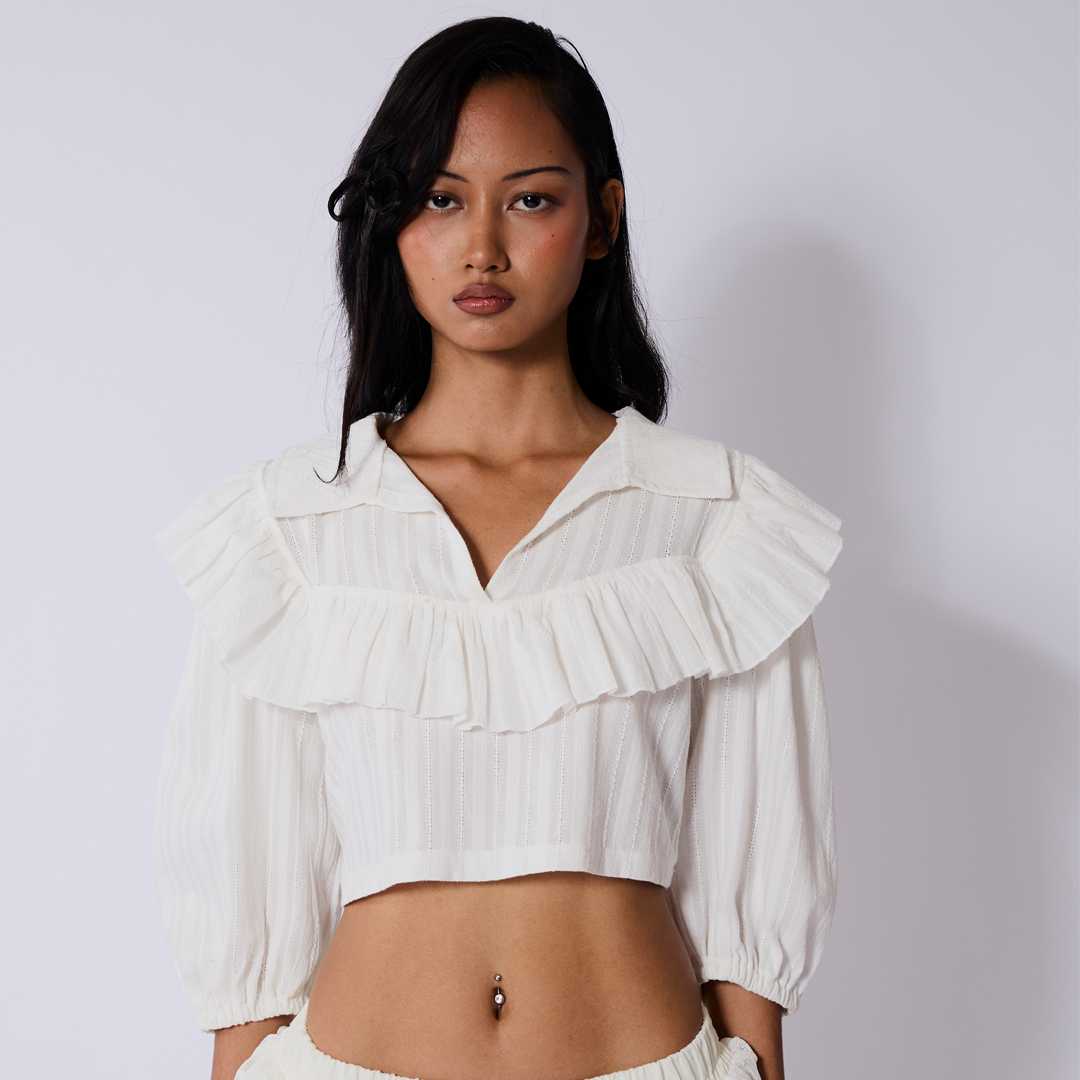 BLACKDOG BKK-AW2423-Bell blouse-เสื้อแขนพองตัวสั้นเว้าหลัง