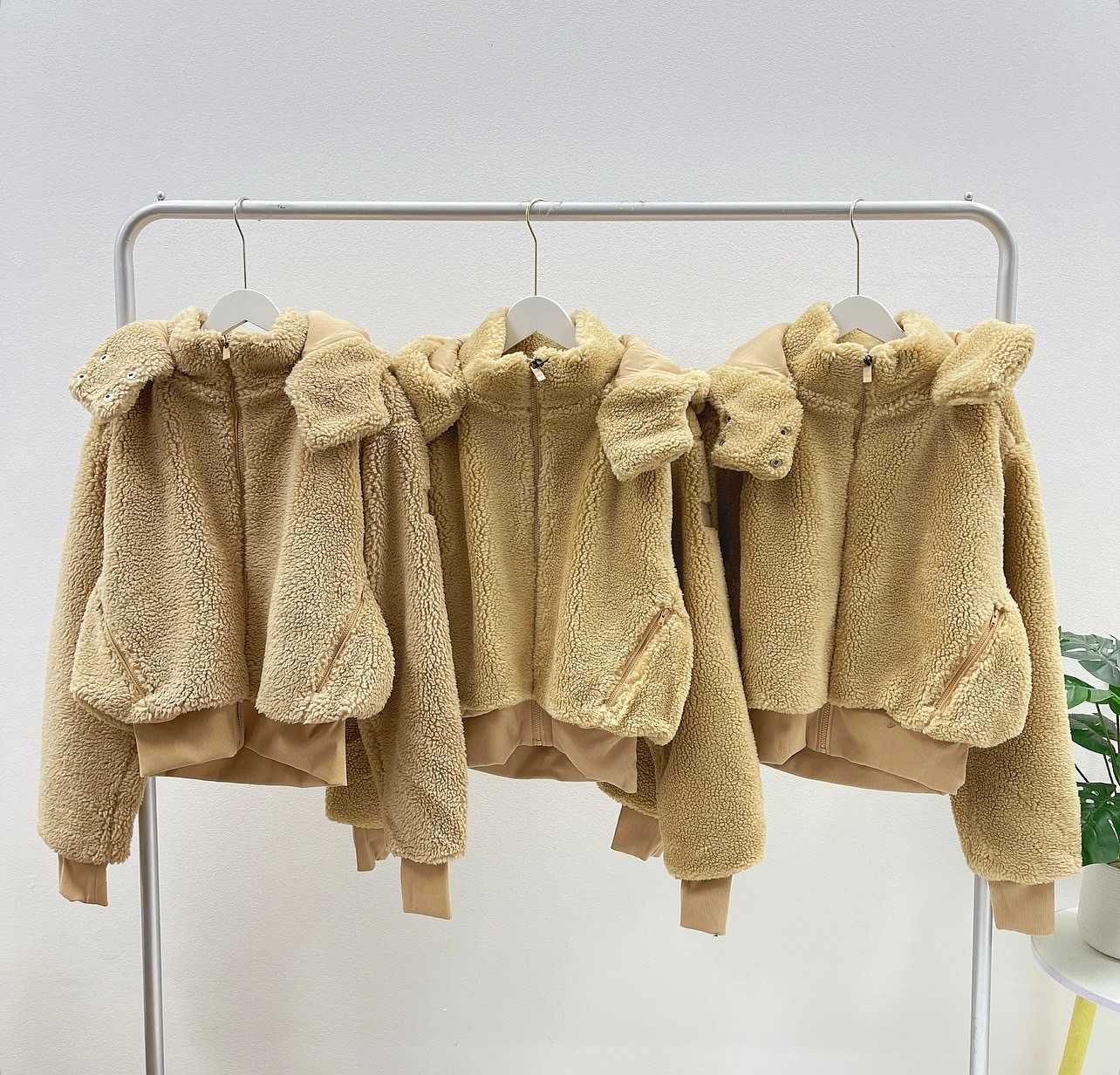Alo Foxy Sherpa Jacket (Carmel)