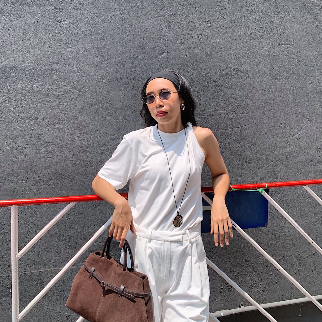 One shoulder twist tee