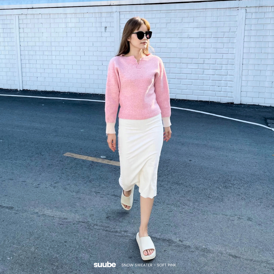 SUUBE Official Puffy Midi Skirt กระโปรงยาว ผ้ายืดเนื้อกำมะหยี่ เอวยางยืด ผ่าด้านหลัง