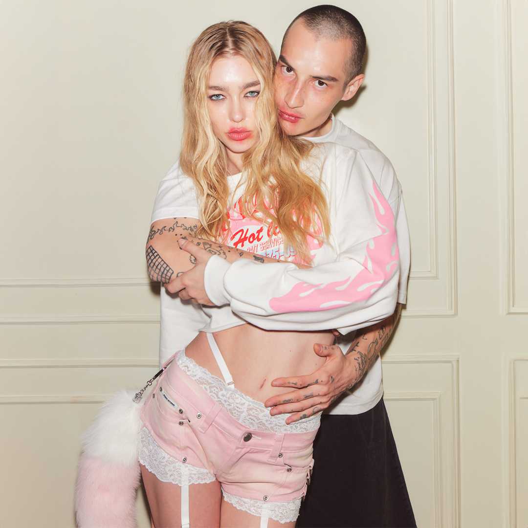 CAPRI  High contrast washed low waist pink shorts