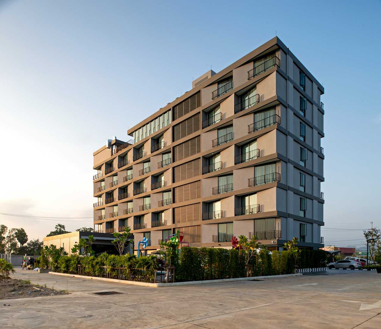 The 28th Hotel Kanchanaburi กาญจนบุรี ห้อง Deluxe พร้อมอาหารเช้า 2 ท่าน