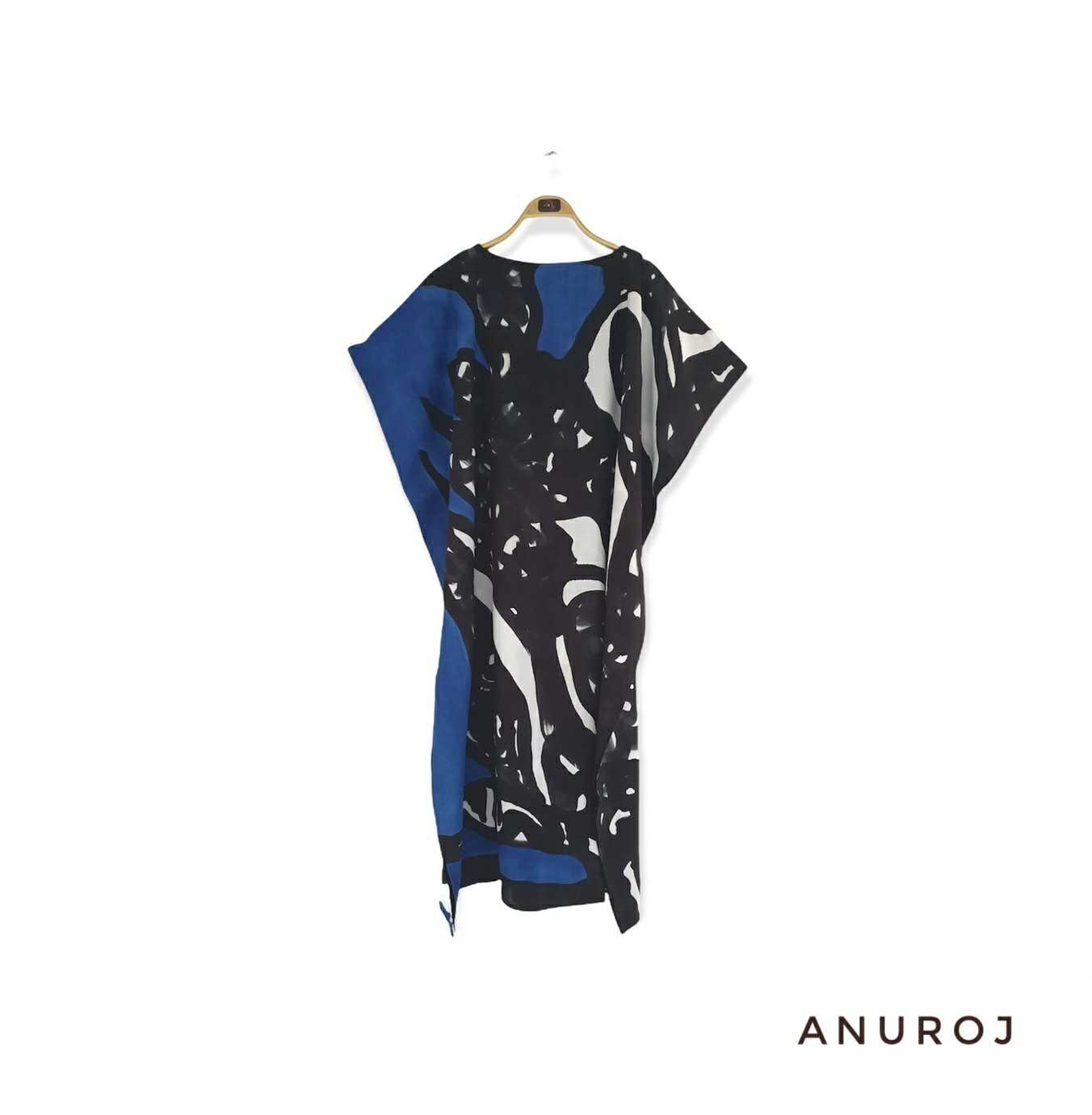 (Pre-order)ANUROJ HANDPAINT คาฟทานปีกค้างคาว เดรสผ้าคอตต้อนเรยอน ลายกราฟฟิค ฟรีไซส์