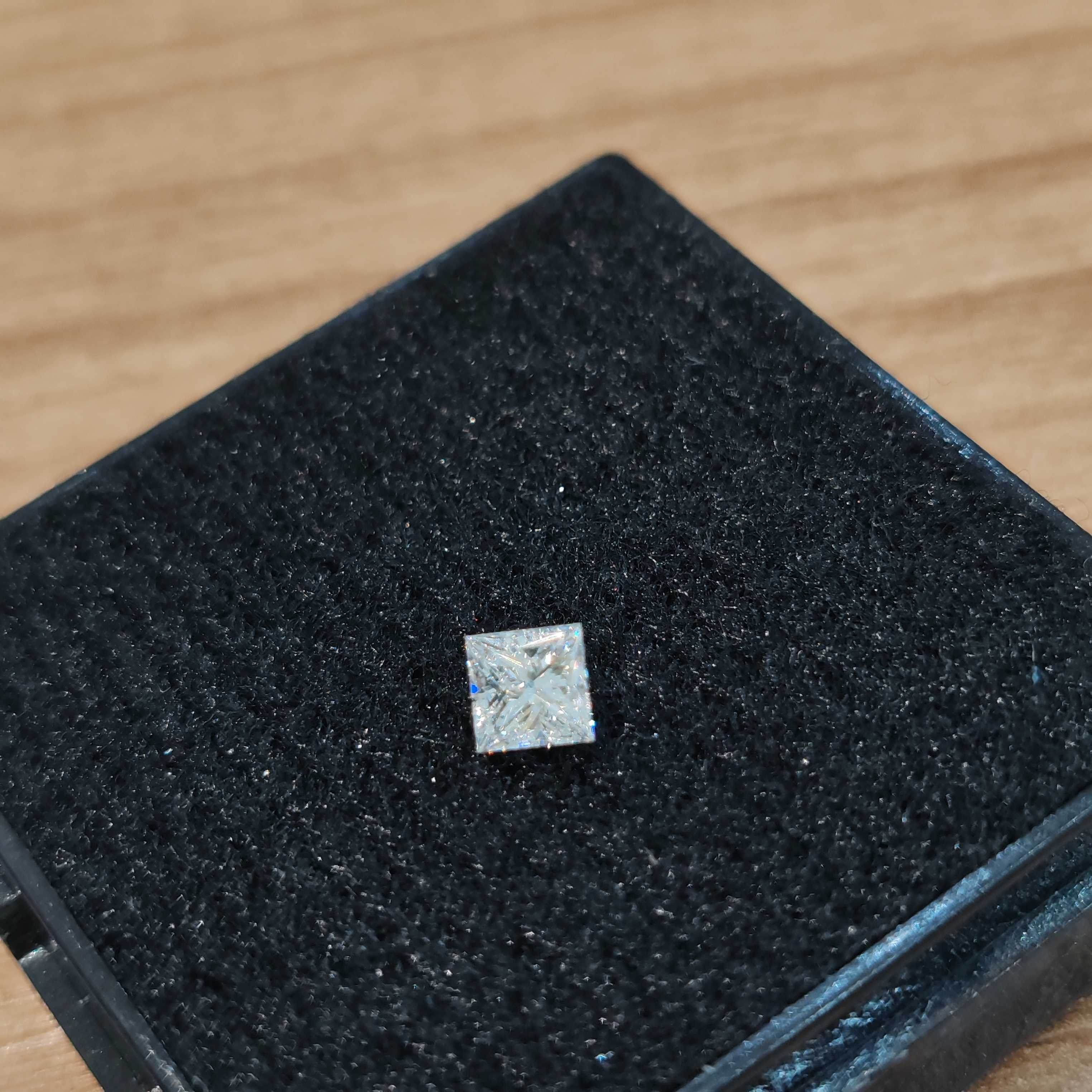 เพชรร่วง 0.41ct F vs1 Gia​