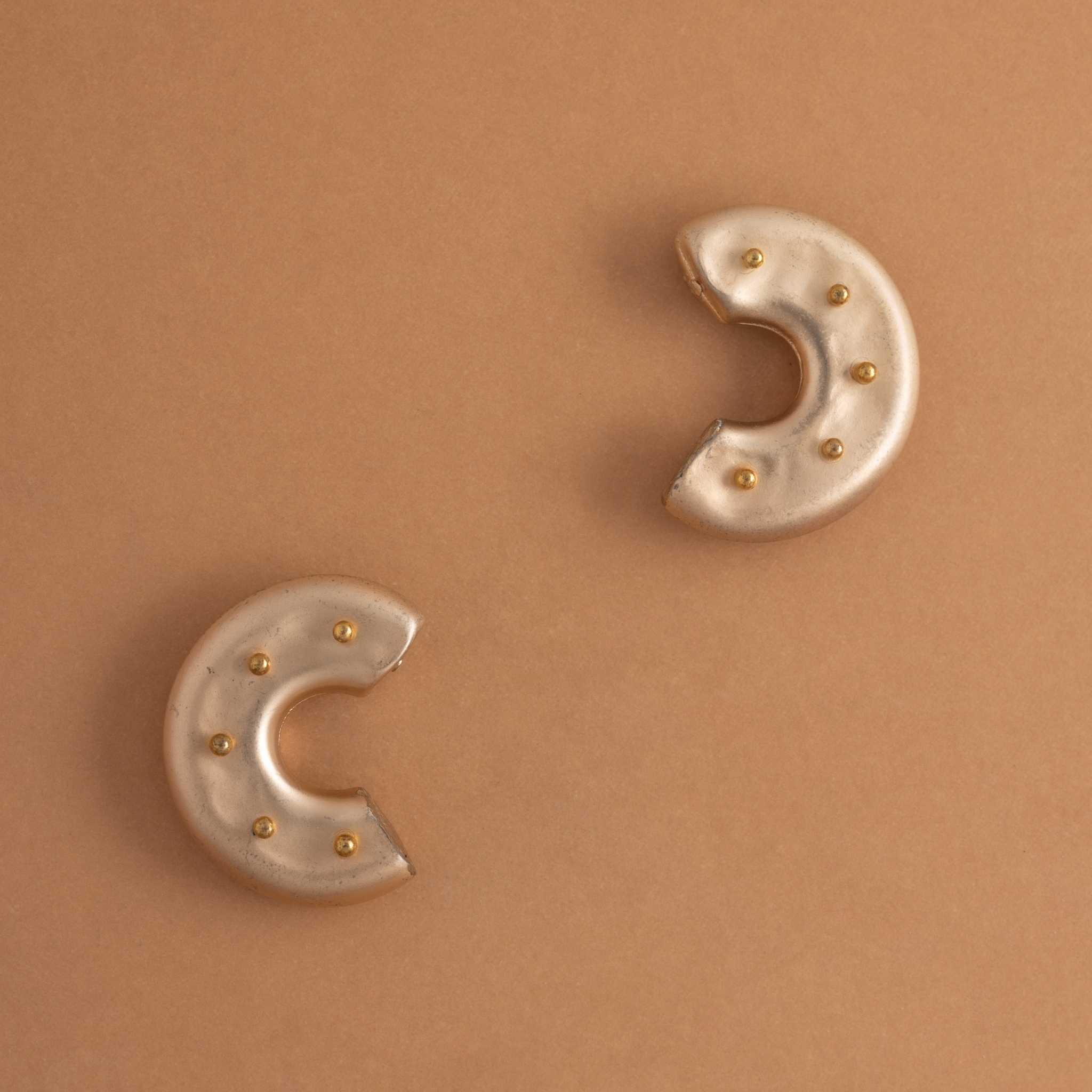 GOLDEN C-HOOK EARRINGS
