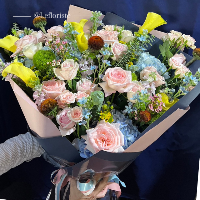 ช่อดอกไม้สด  Blooming Elegance 33