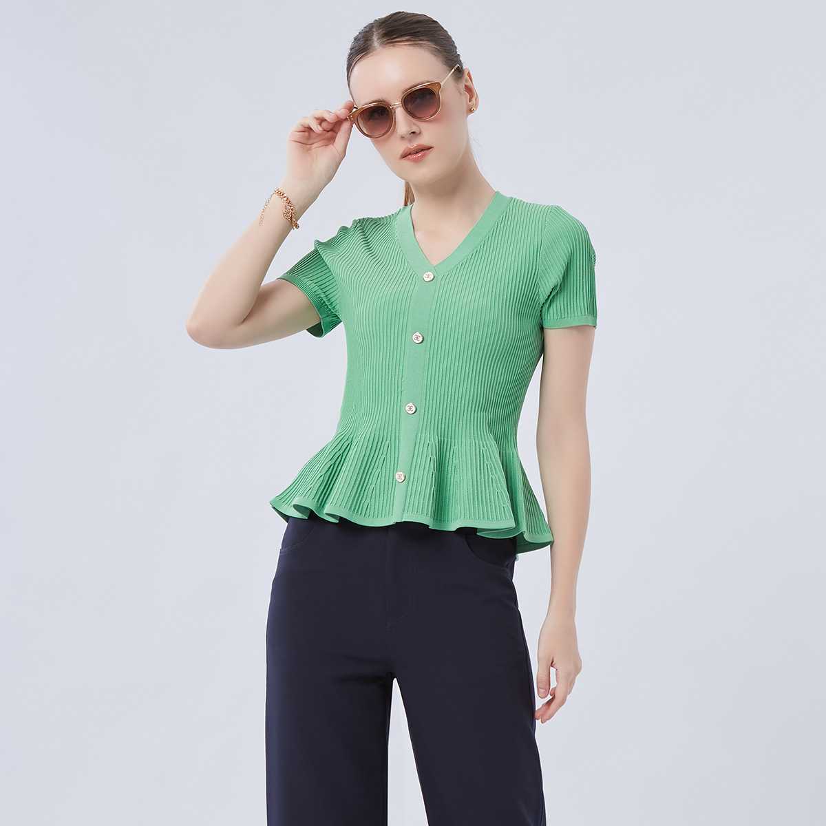 เสื้อนิตคอวีแต่งระบาย | V-Neck Short Sleeve Knit Top | 04858