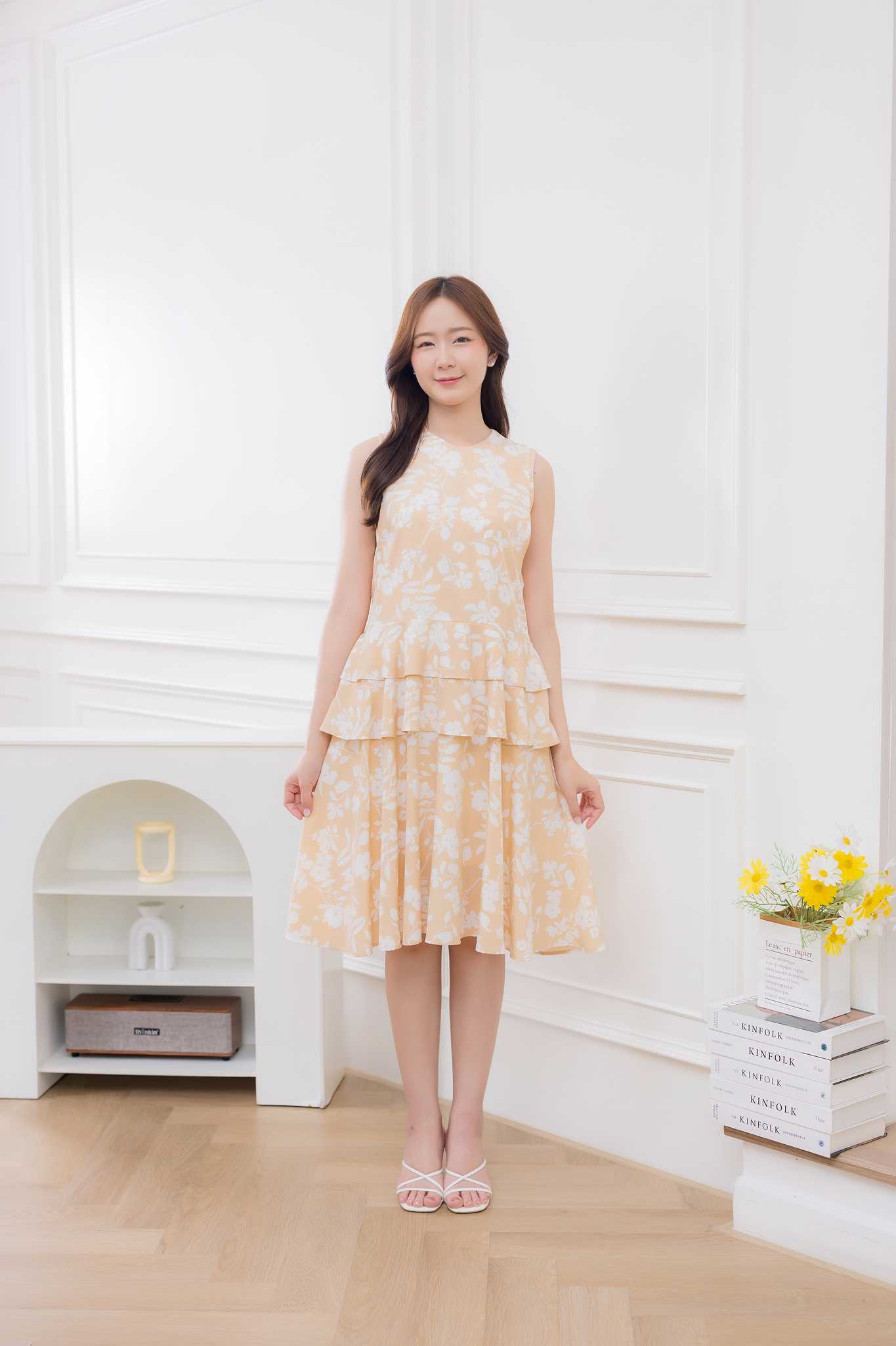 ชุดให้นม Cream floral layer dress