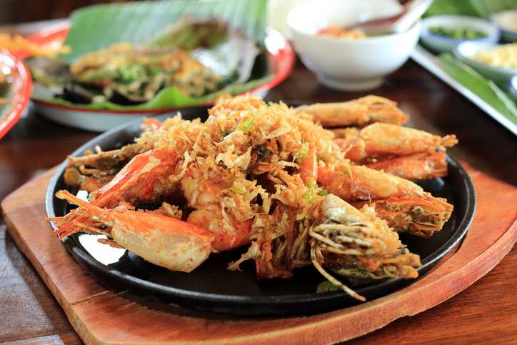 กุ้งทอดกระเทียม Fried prawn with garlic