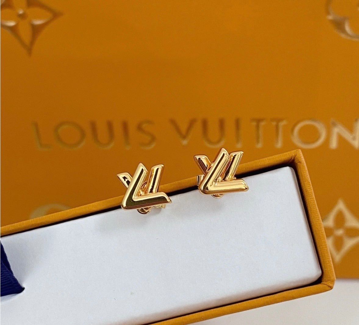 ต่างหู LV แบบติดหู (ท็อป) 