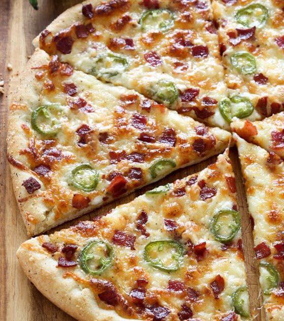 จีลาพีโน่ชีส แอนด์ เบค่อนครัช พิซซ่า - Jelapeno cheese and Bacon crust pizza