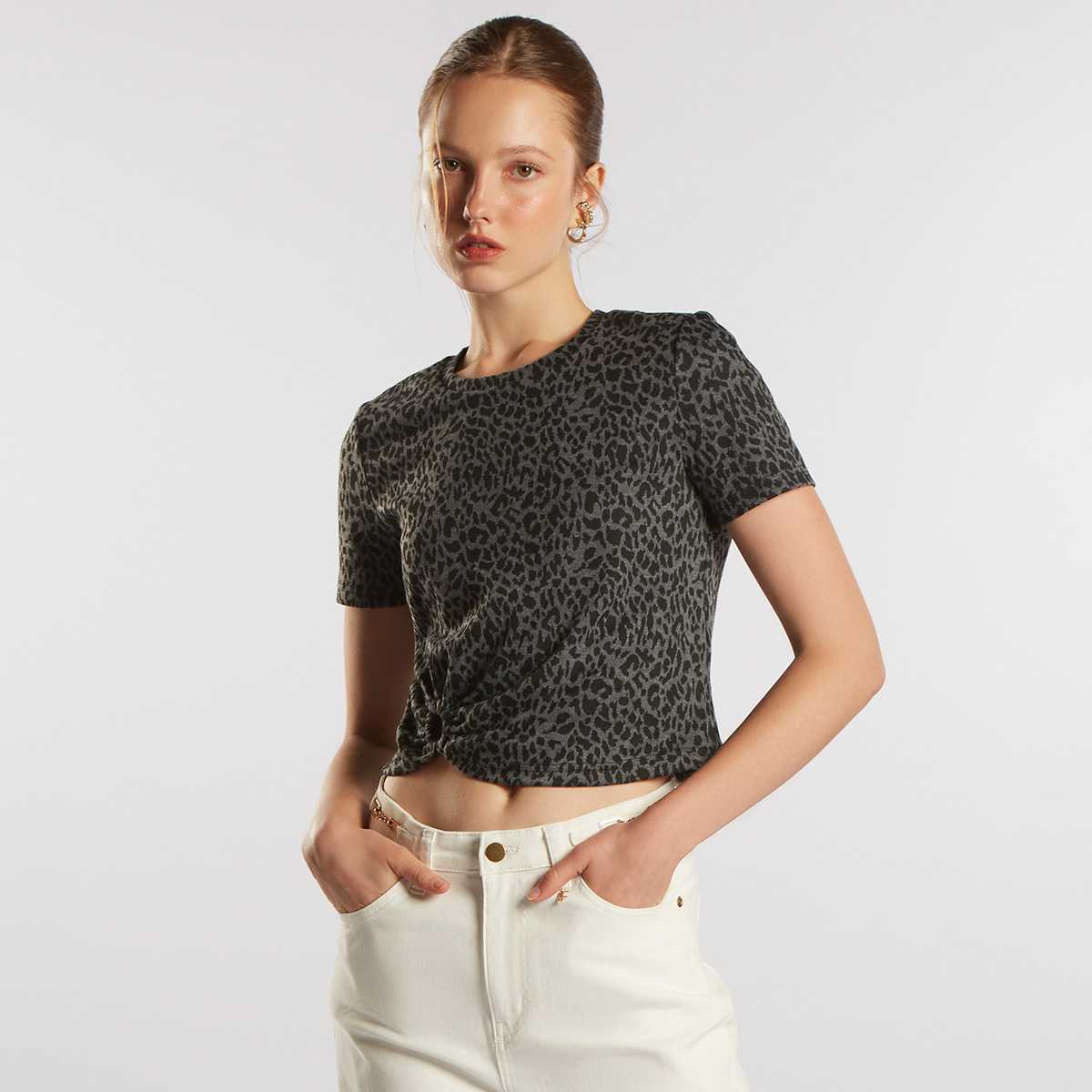 เสื้อนิตผ้าแจ็คการ์ดแต่งแหวน | O-Ring Detailed Jacquard Knit Top | 06294