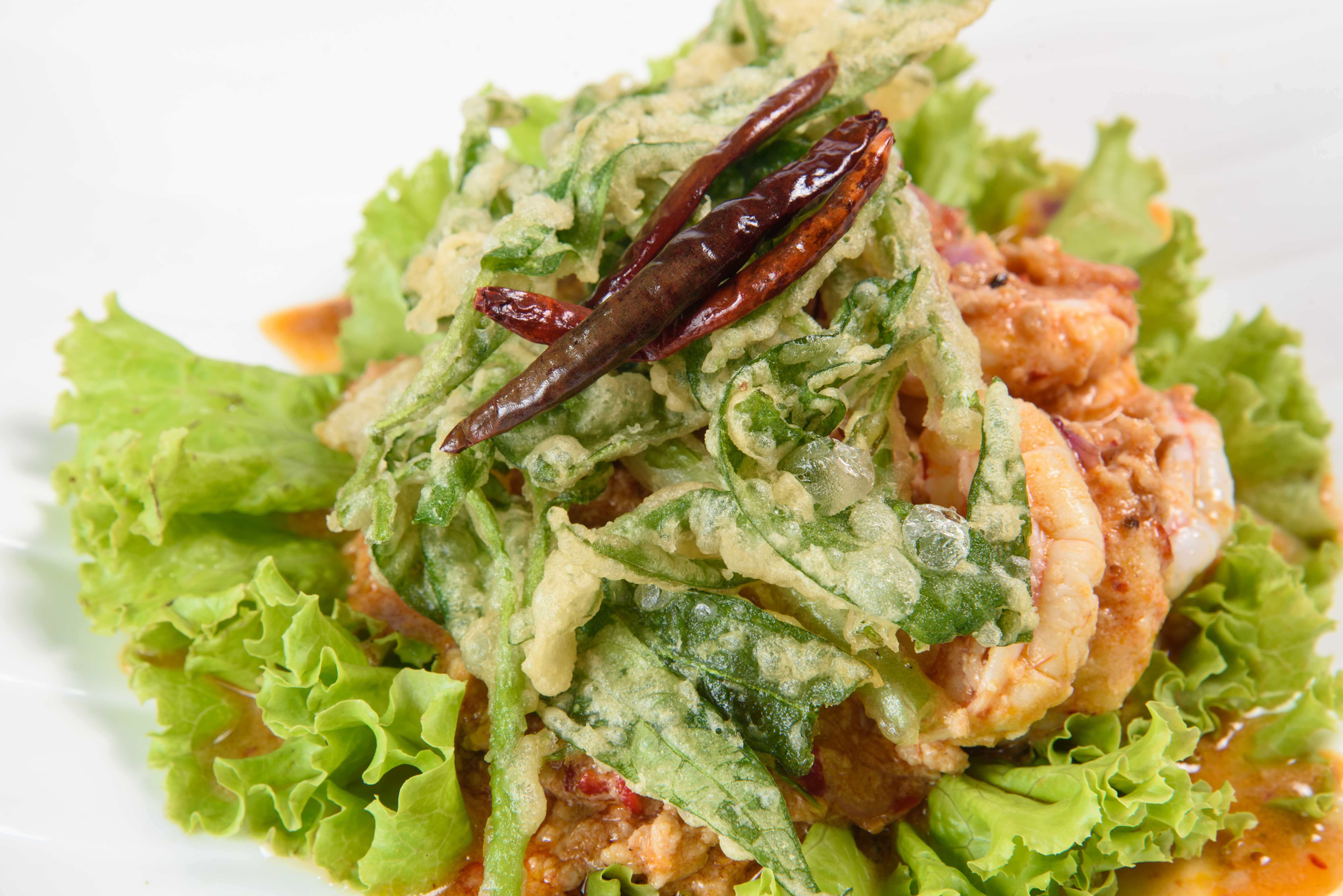ยำผักบุ้งกรอบ หมูสับ กุ้งสด  Deep fried Morning Glory Salad with Pork & Shrimps