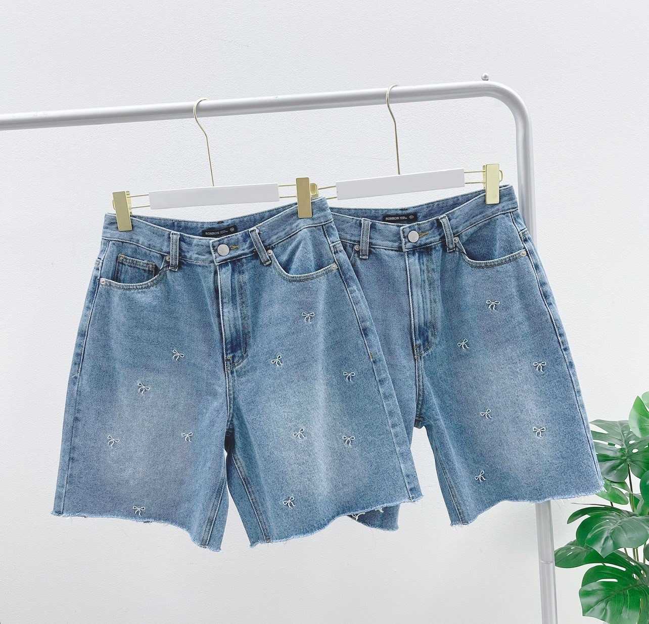 Ronron Ribbon Print Denim Half Pant