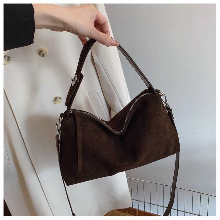 PP23 กระเป๋า maison p.  รุ่น Moa กระเป๋าทรงหมอน