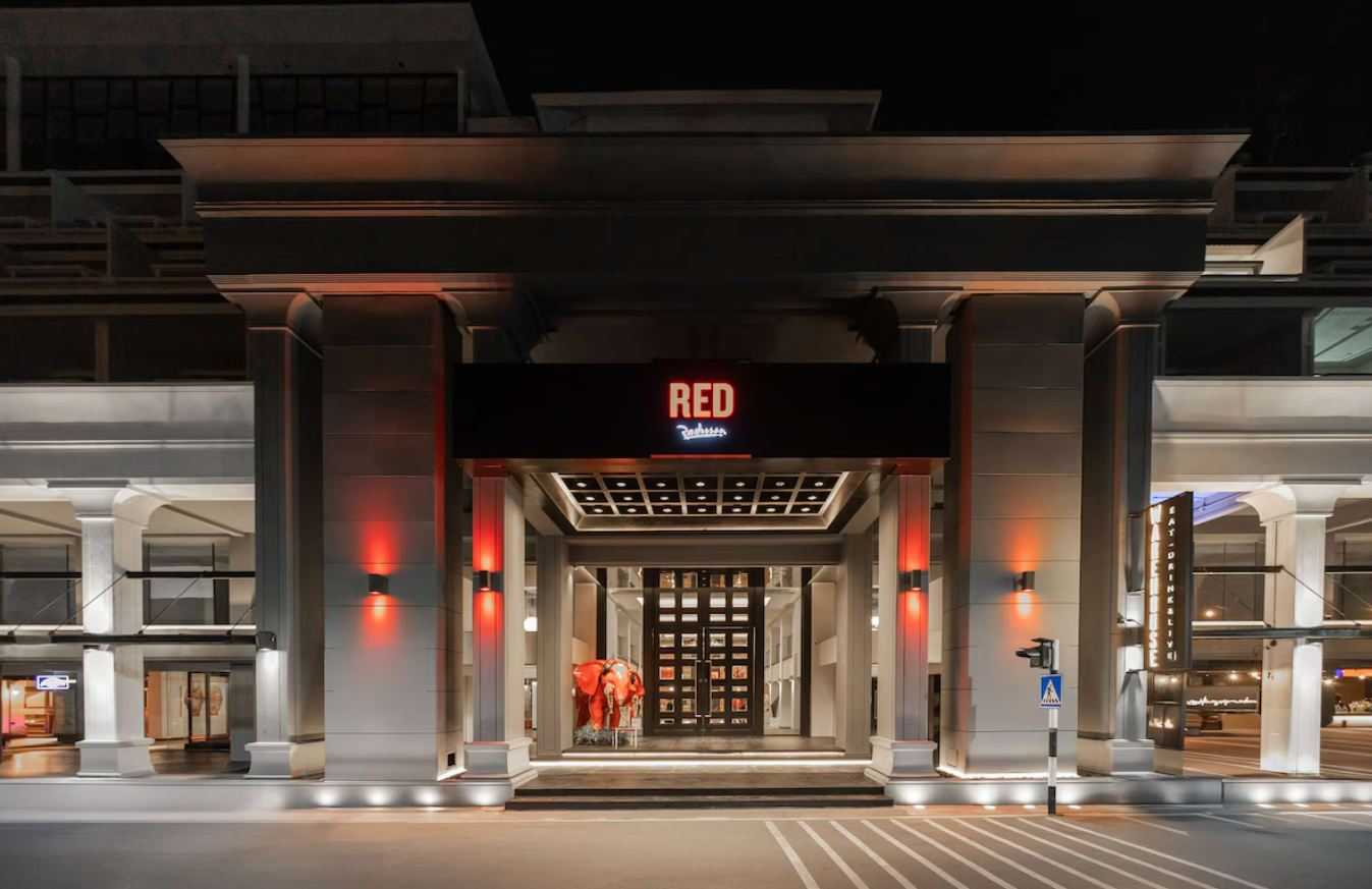 Radisson Red Phuket ป่าตอง ภูเก็ต ห้อง Standard พร้อมอาหารเช้า 2 ท่าน