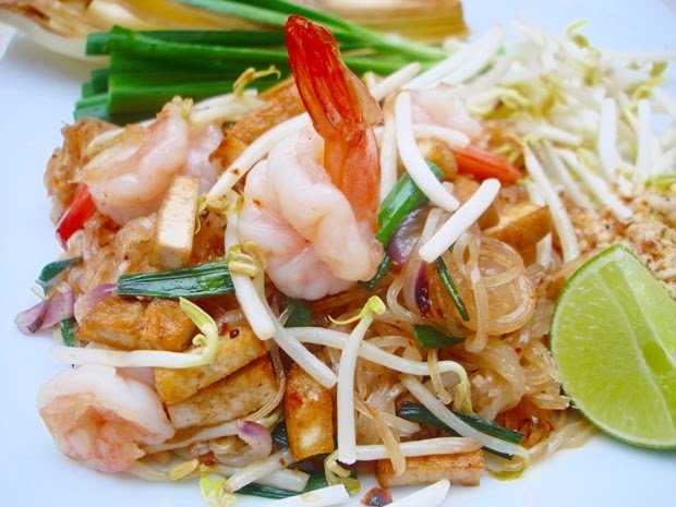 วุ้นเส้นผัดไทยกุ้งสด Glass Noodle Pad Thai with Shrimp