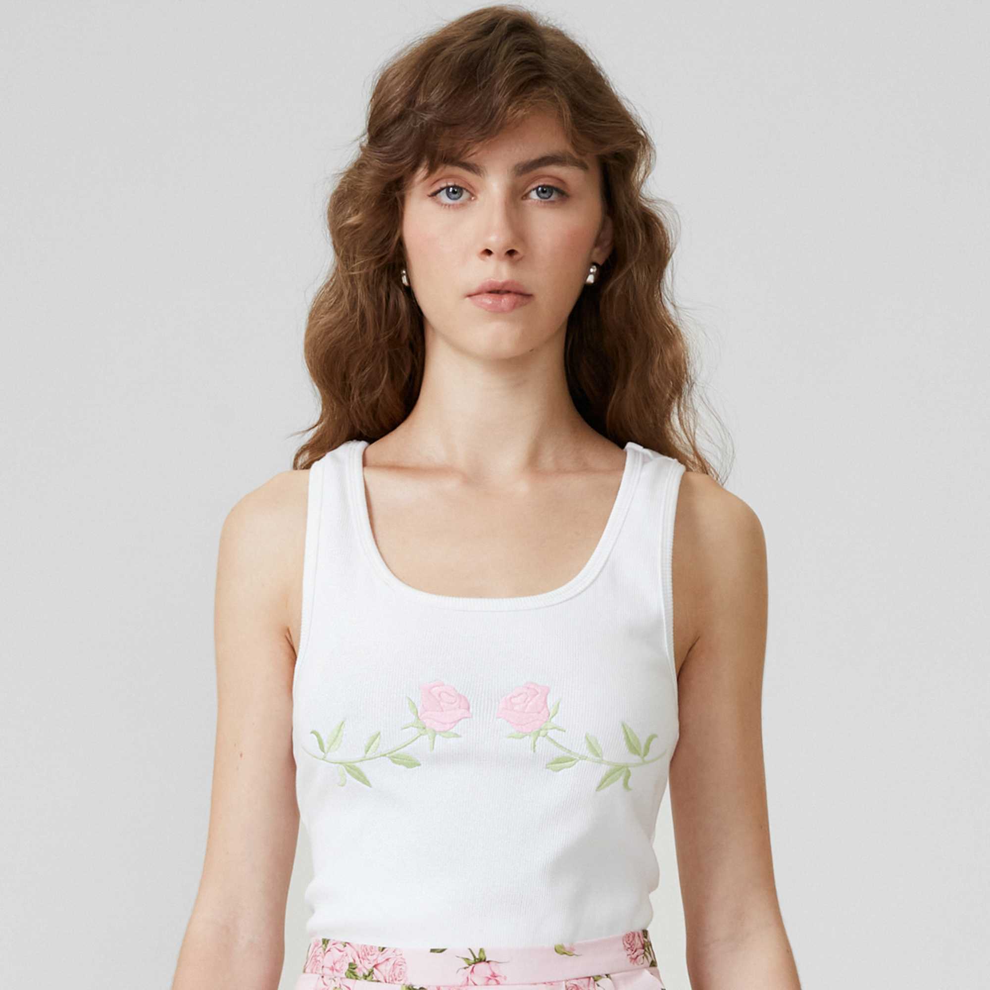 Tank top with rose embroidery
