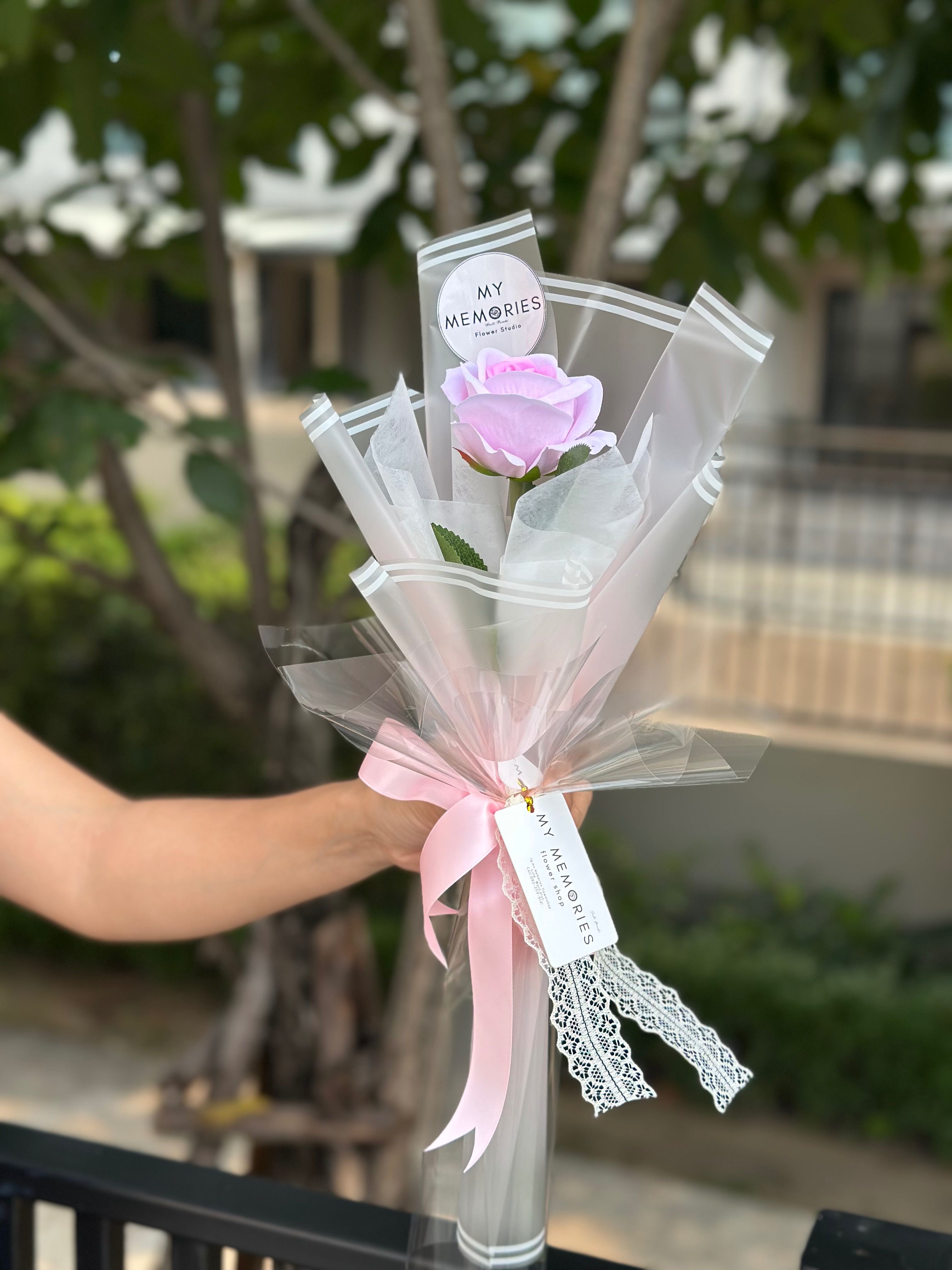 ช่อดอกกุหลาบประดิษฐ์สีชมพูดอกเดียว