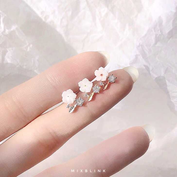 ต่างหู Bloom - ส่งฟรี EMS ( เงินแท้ 92.5% ) (S #D11) (P #E11)
