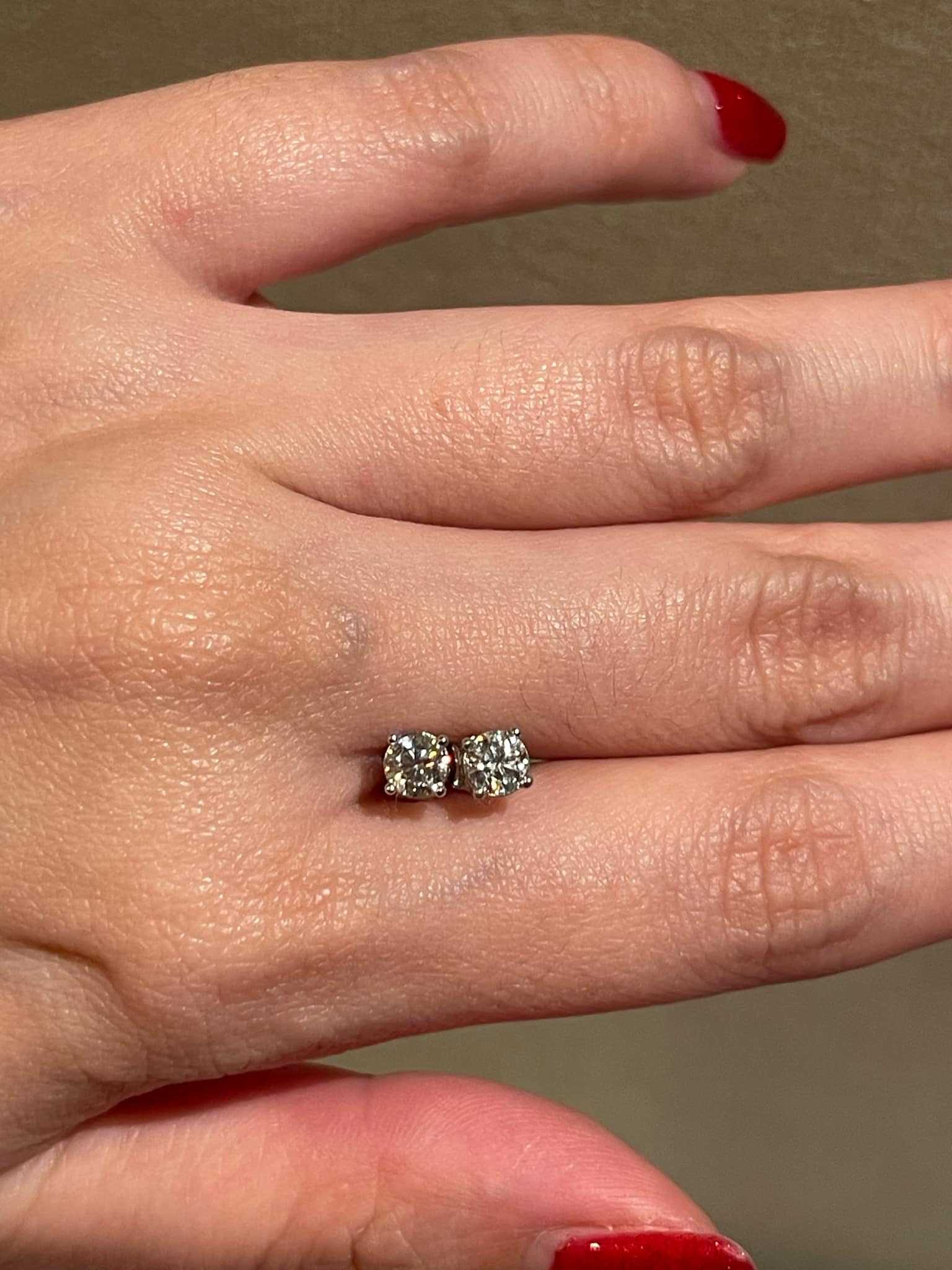 พร้อมส่ง 0.3 carat round cut diamond stud earrings