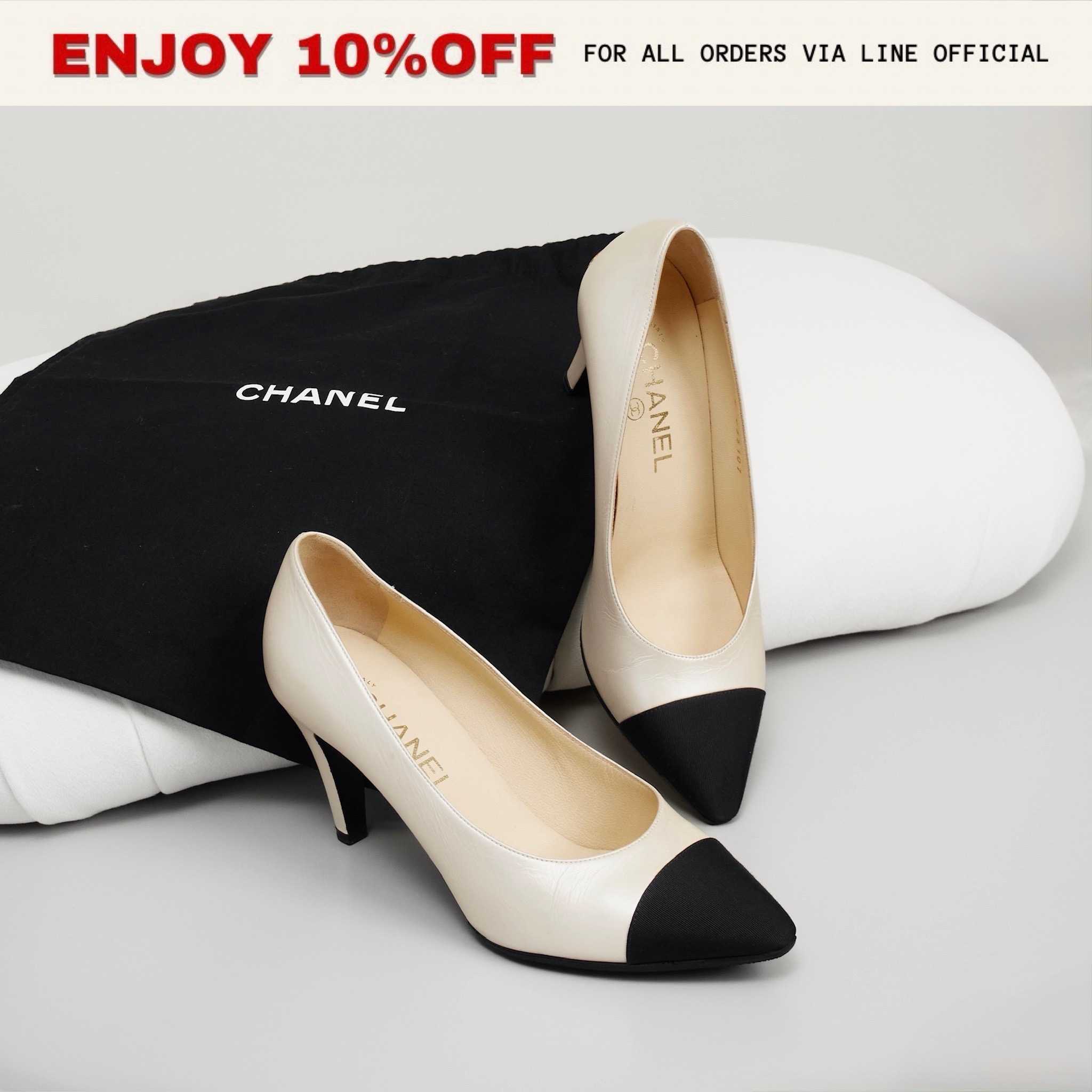 📍USED📍CHANEL Pearly Pumps สี White & Black | Shoes