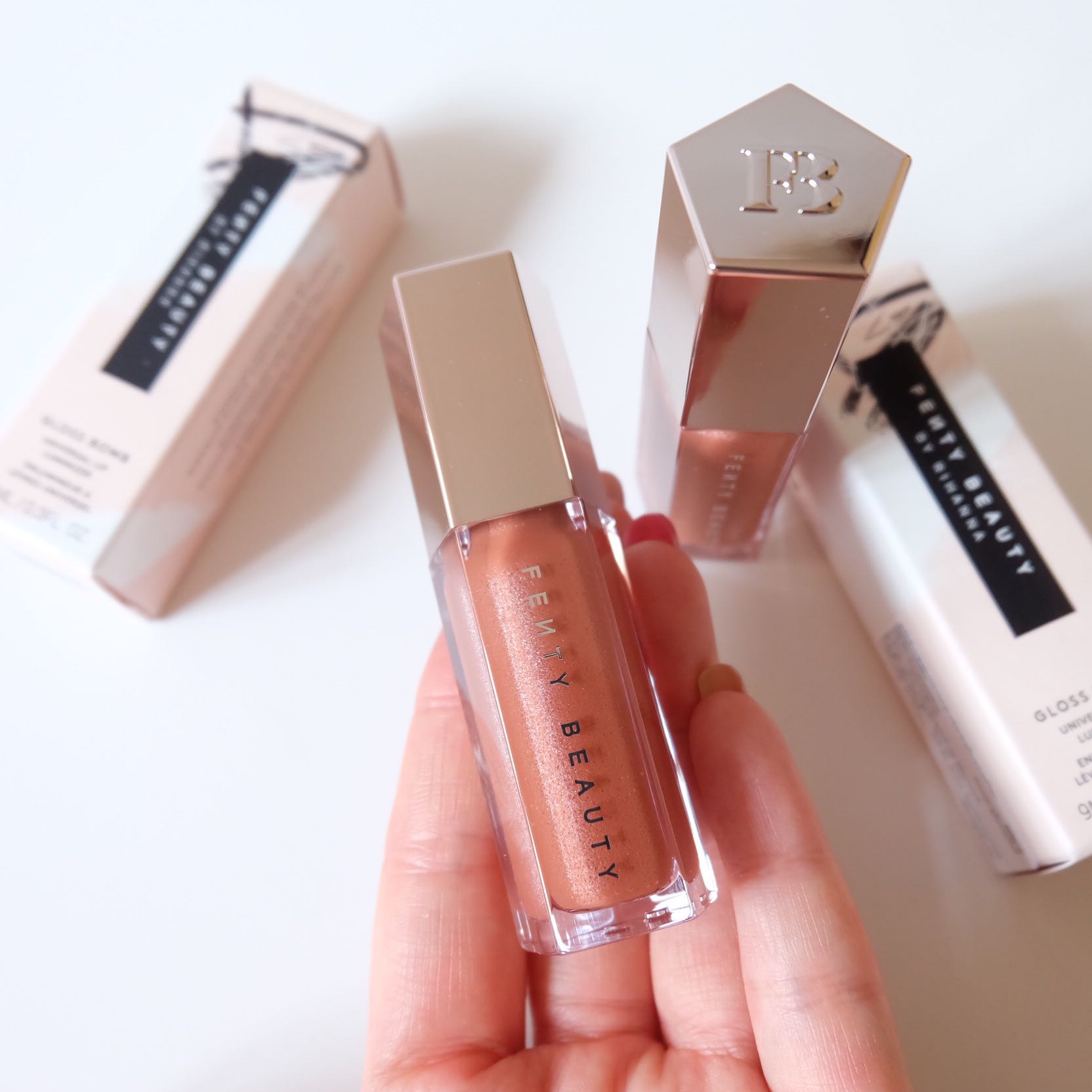 Fenty Beauty Gloss Bomb Universal Lip Luminizer สี 01 Fenty Glow 
