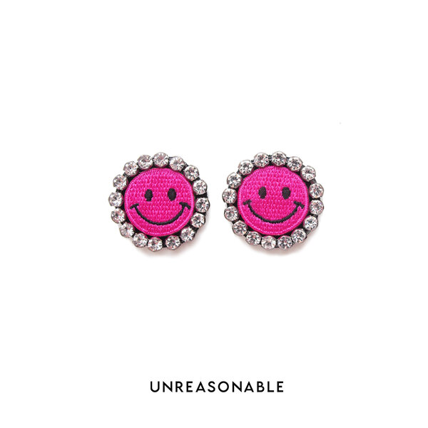 ต่างหู หน้ายิ้ม สีชมพู ต่างหูคลิป ต่างหูก้านเงินแท้ น้ำหนักเบา UA0885-05 Unreasonable Accessories