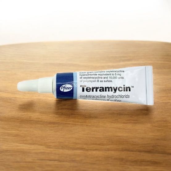 (1 หลอด)Terramycin ขี้ผึ้งป้ายตาอักเสบ ใช้ได้กับคน สัตว์เลี้ยง หมา แมว กระต่าย