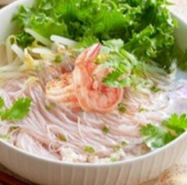 ก๋วยเตี๋ยวน้ำกุ้ง หรือปลาหมึก Clear Noodles Soup with Shrimps or Squids