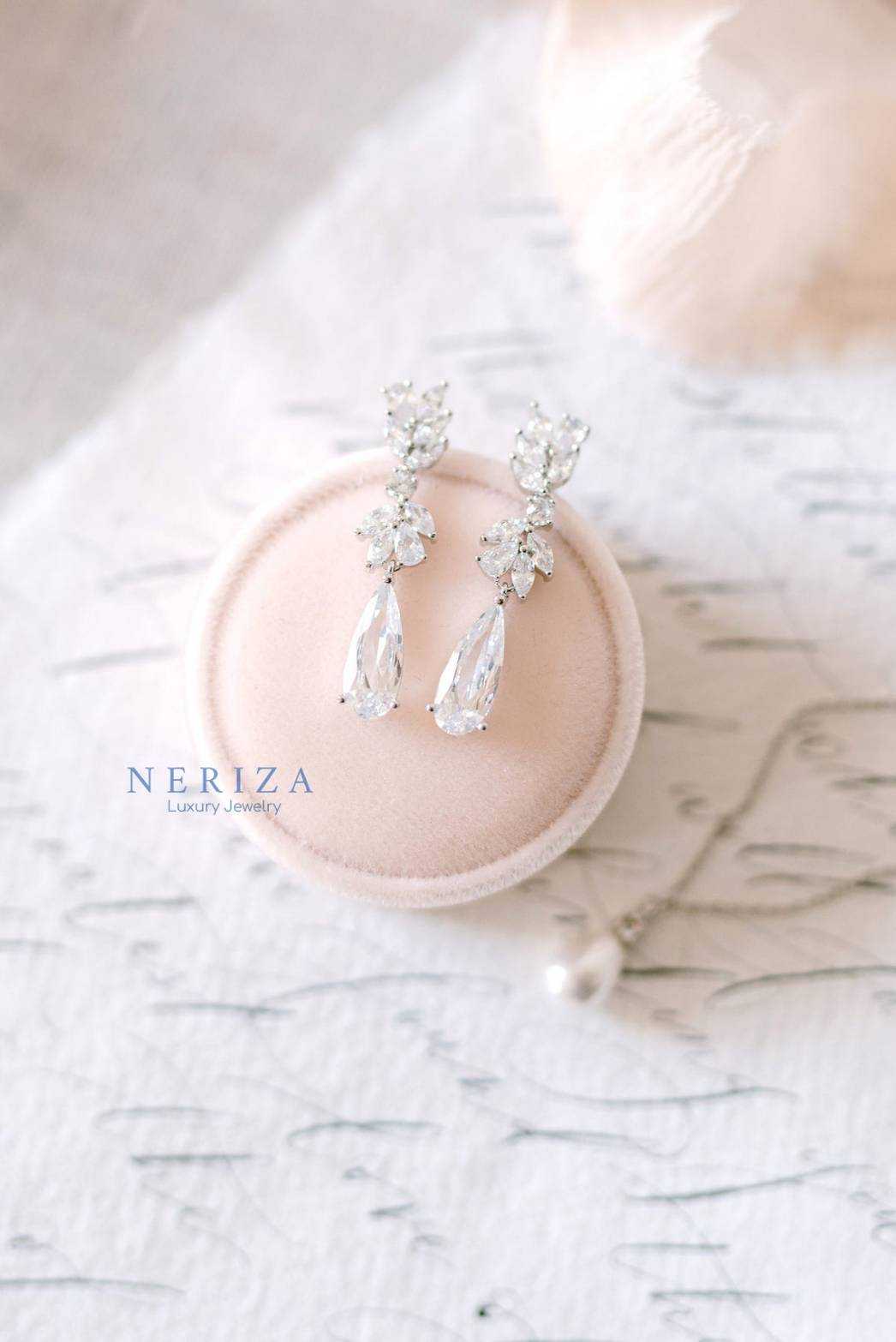 ต่างหูระย้า เพชรสังเคราะห์  NE010
