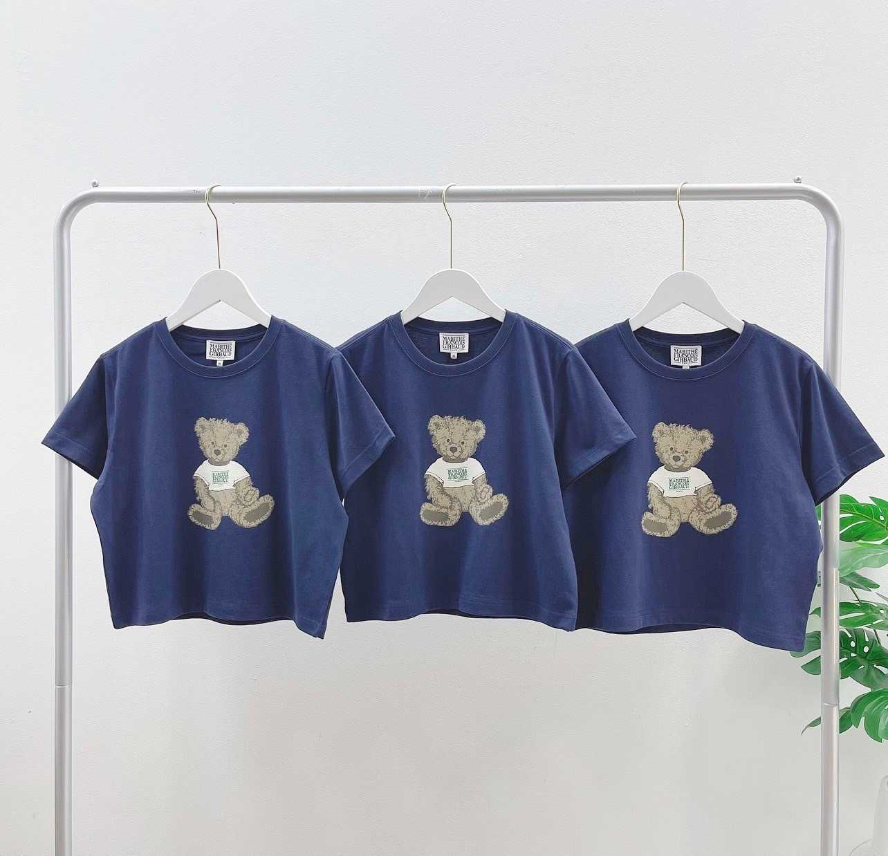 Marithe W Doodle Bear Crop tee (Navy)