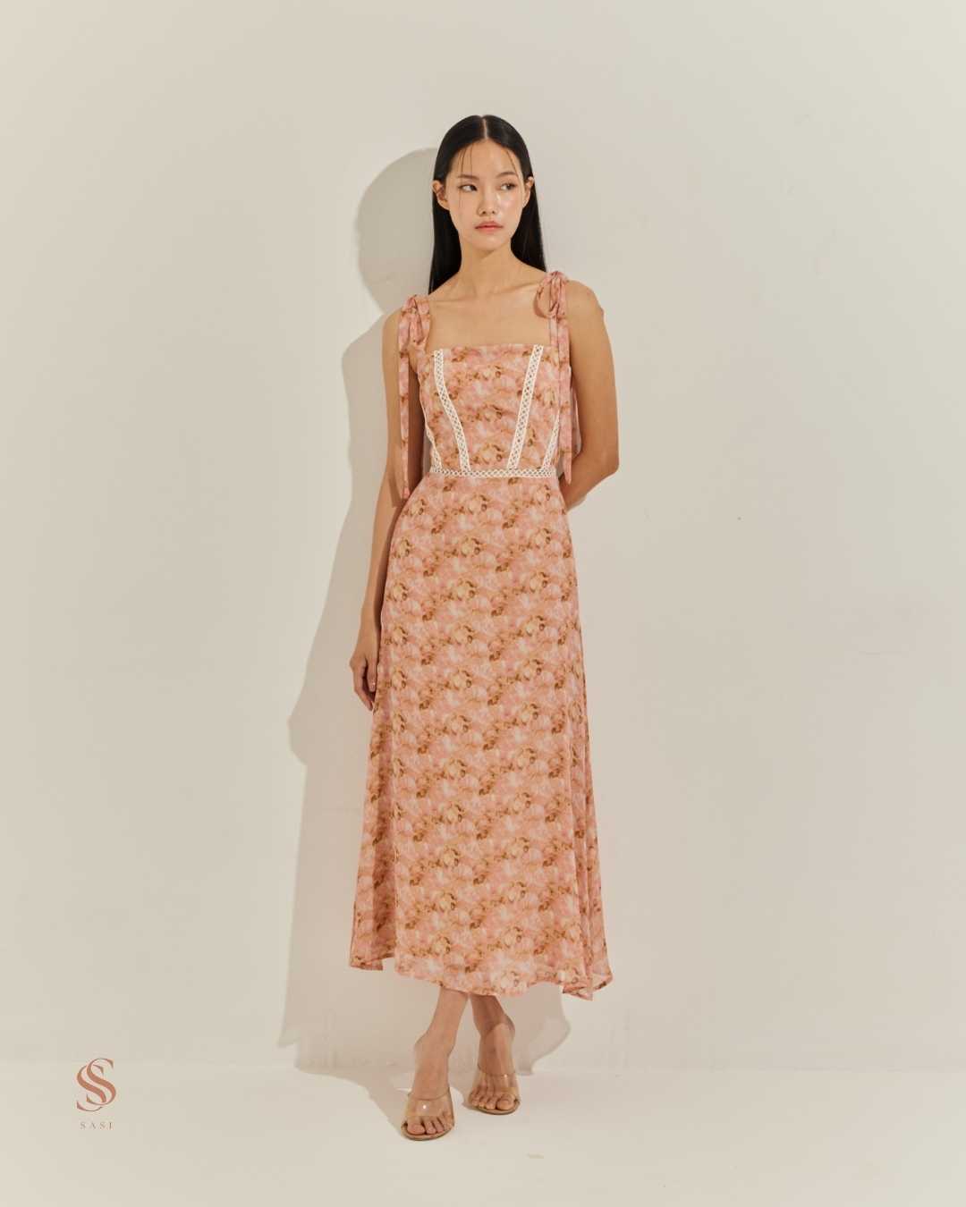 Bysasi meadow mist dressเดรสเกาะอกผูกโบว์ไหล่ตกแต่งลูกไม้(SSSS2470014)