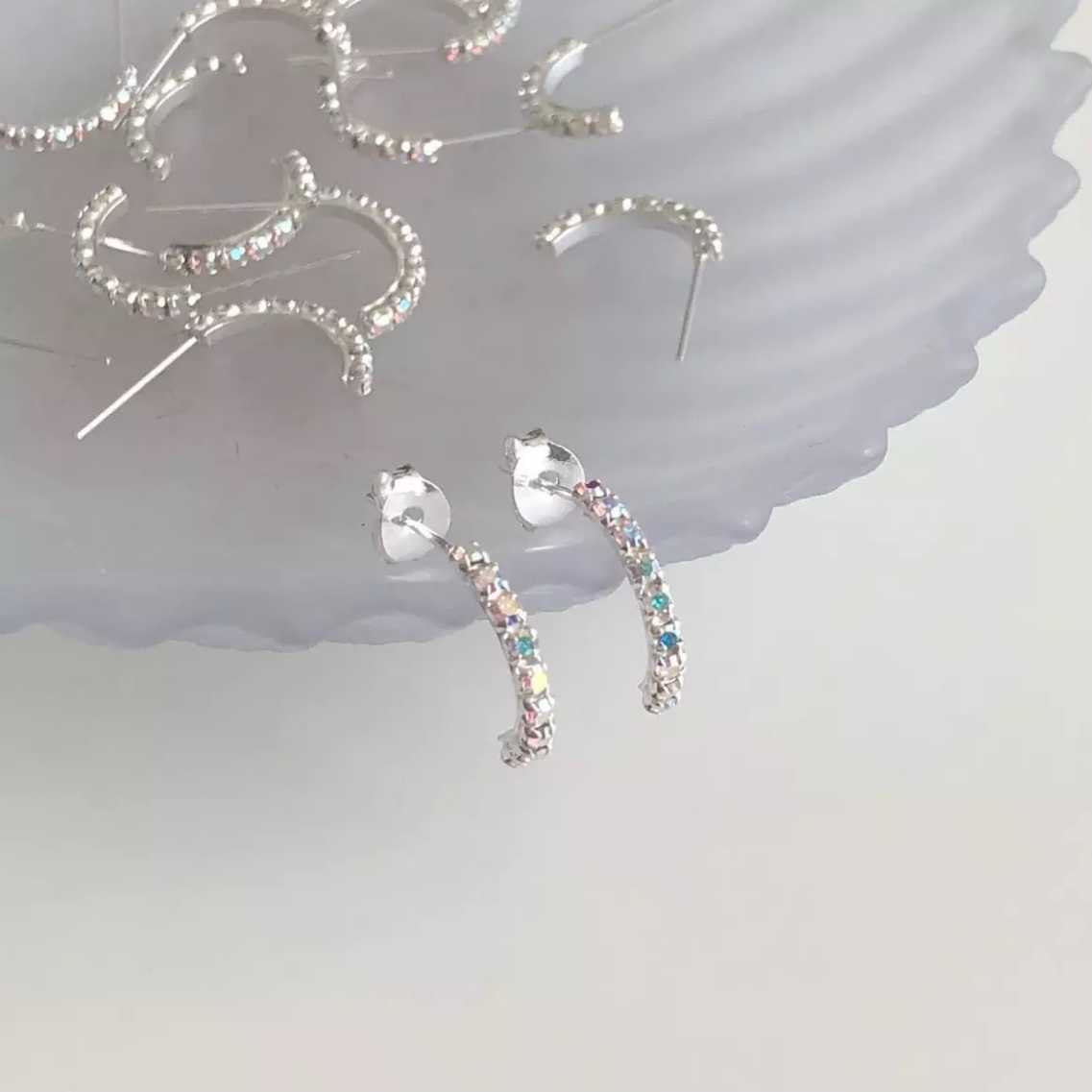 Winterwinter Jewelry Silver925 : ต่างหูเงินแท้ เพชร cz แบบเรนโบว์ น่ารักสไตล์เกาหลี