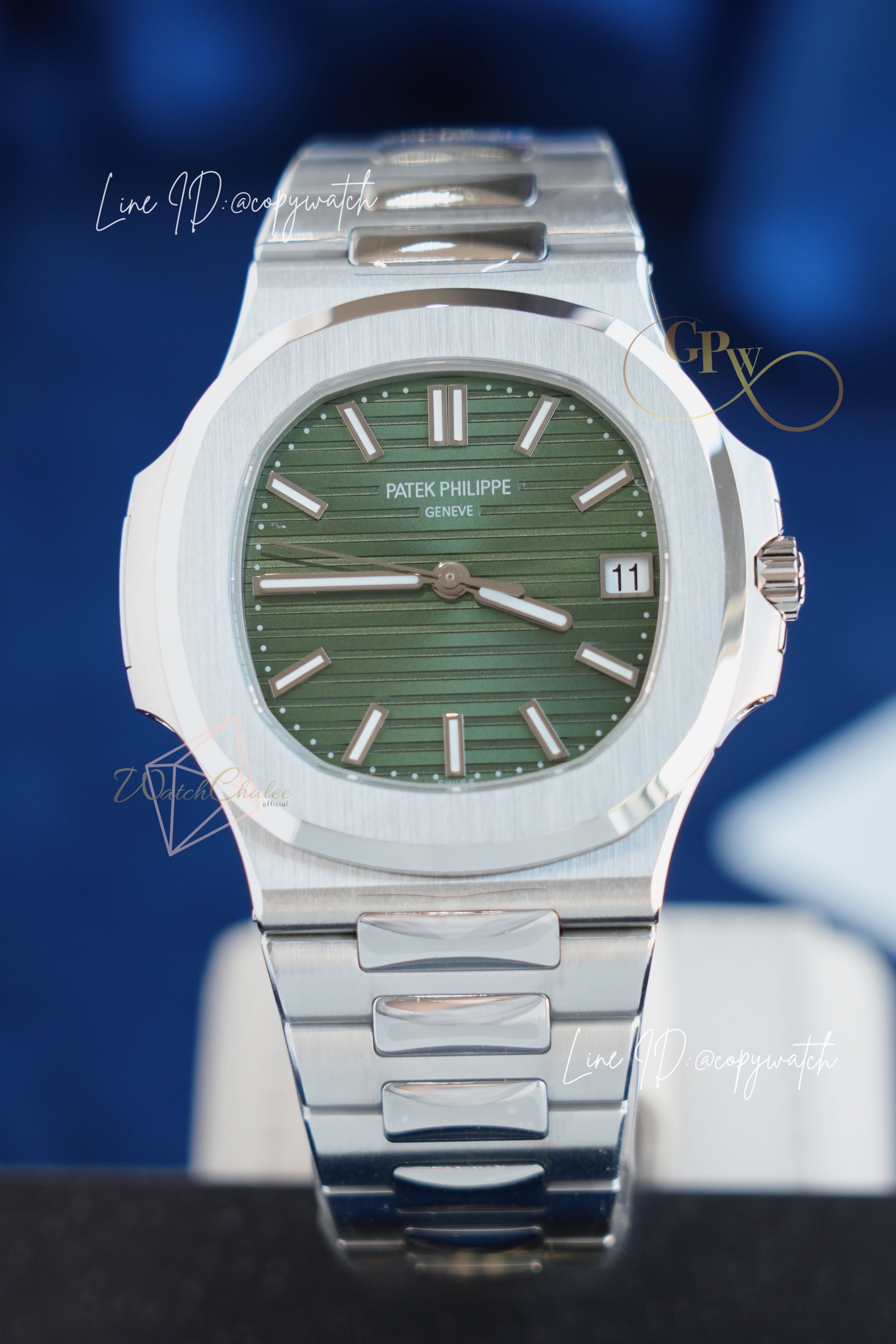 Patek Philippe Nautilus 5711A (Green) 40 mm. Automatic swiss movement