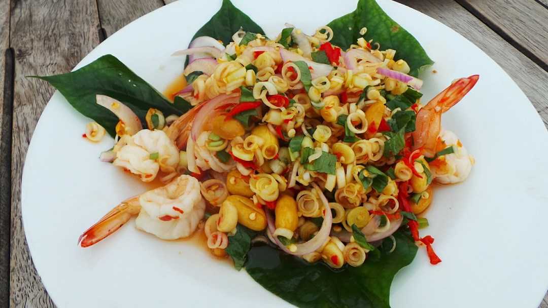 ยำตระไคร้กุ้งสด