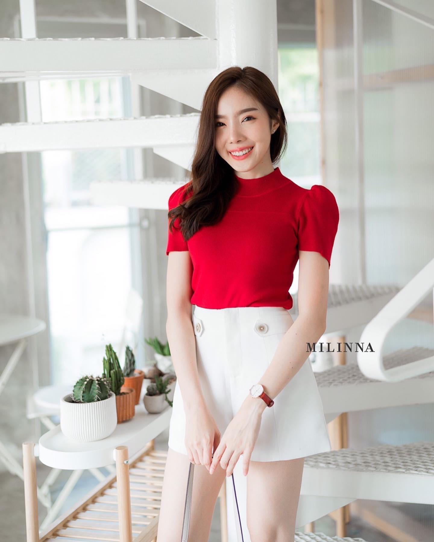 เสิ้อไหมพรม แขนจีบ สีแดง ฉลุหน้า ไหมพรมผ้านิ่ม ใส่สบายเนื้อผ้ายืดหยุ่น