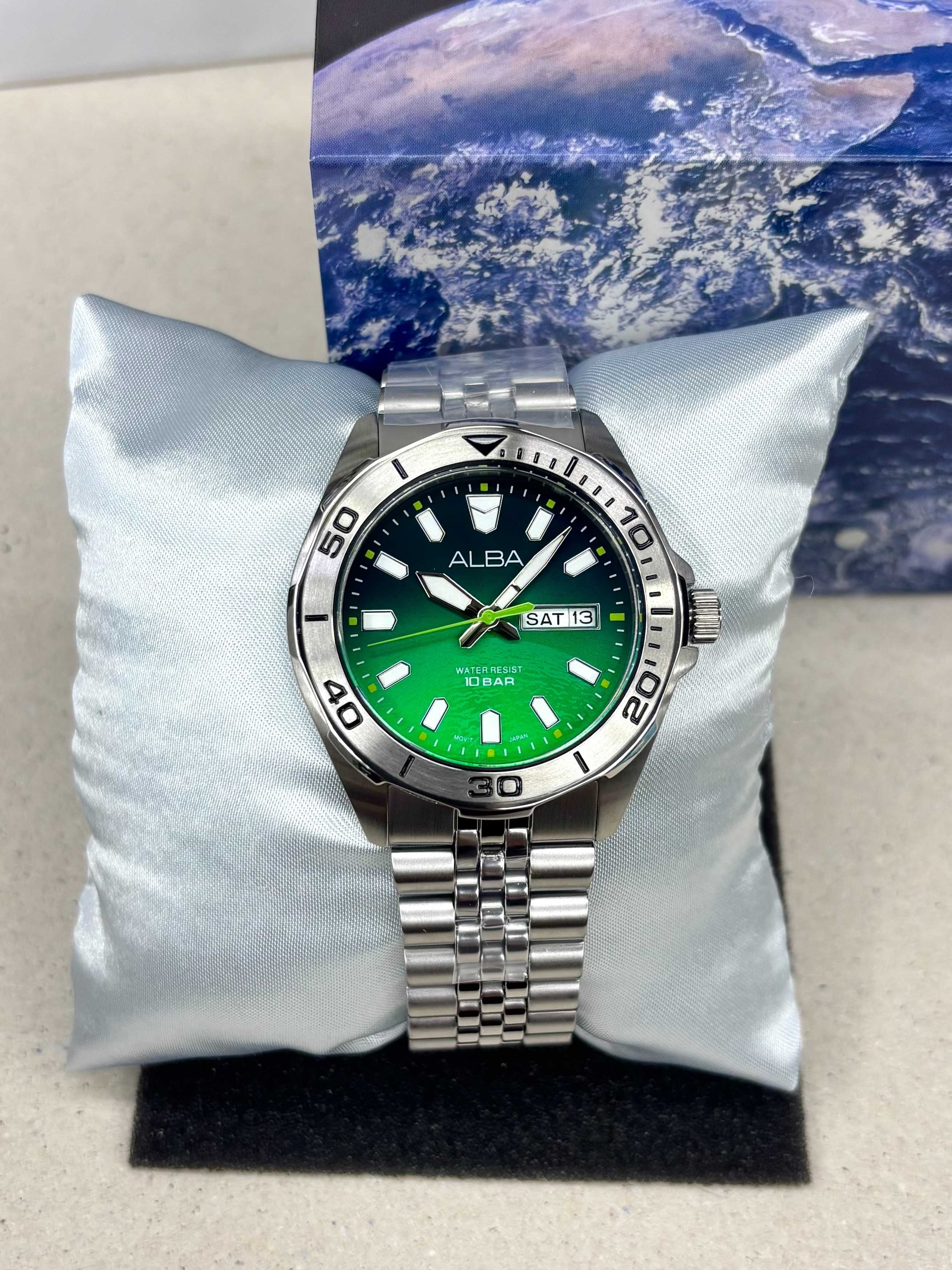 ALBA Sportive 'The Color of Planet' นาฬิกาข้อมือผู้ชาย รุ่น AV3579X Earth (โลก)