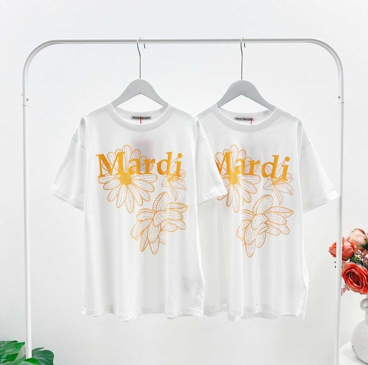 พร้อมส่ง Mardi Tripple Flower T-Shirt ( White/Yellow )