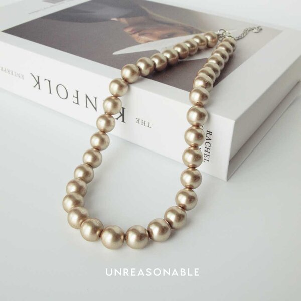 สร้อยคอมุกแก้ว 12 mm. ความยาว 16 นิ้ว สีน้ำตาลทอง UA0849-05 Unreasonable Accessories
