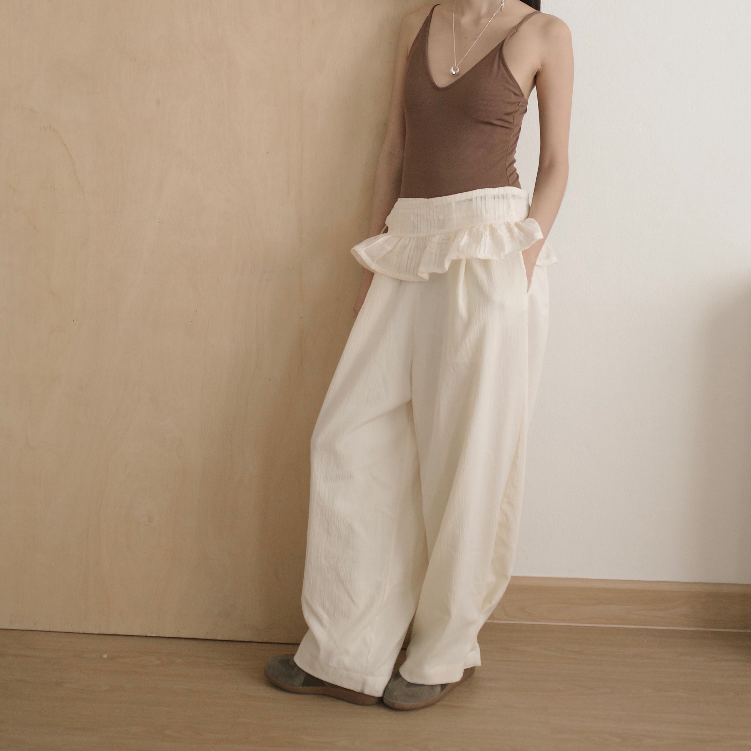 Moda set in ivory