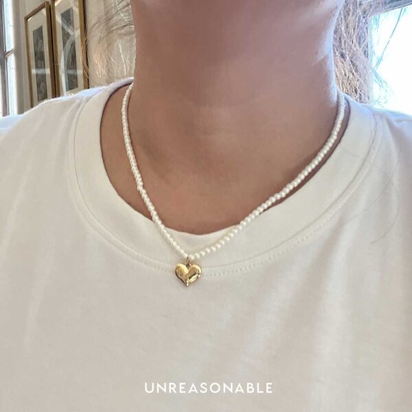 สร้อยคอมุกแก้ว 3 mm. พร้อมจี้หัวใจ สีทอง UA0880-02 Unreasonable Accessories