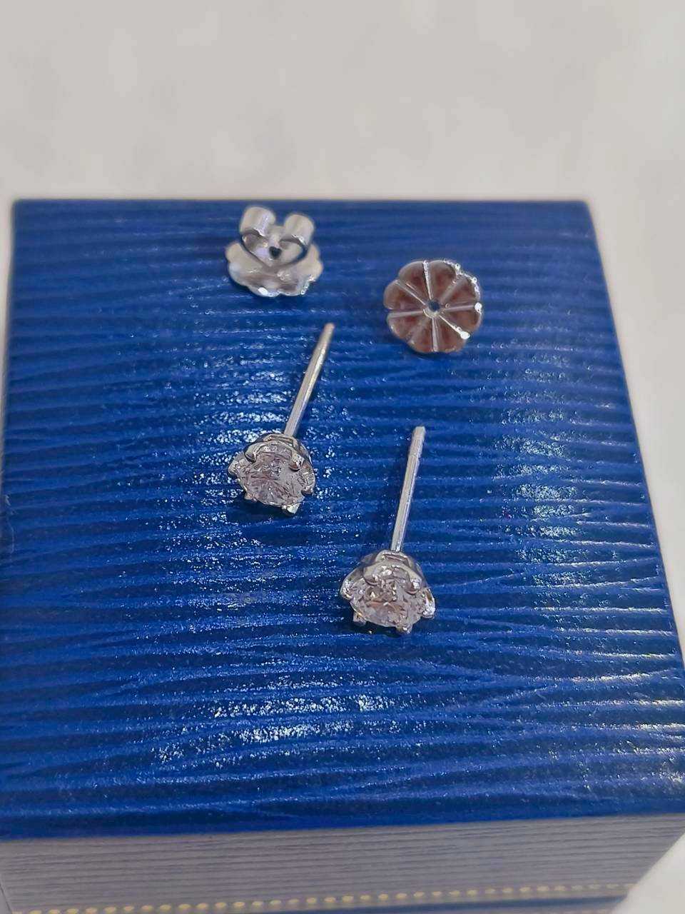 ต่างหูเม็ดเดี่ยว 6 เตย D 1.02 ct (925)