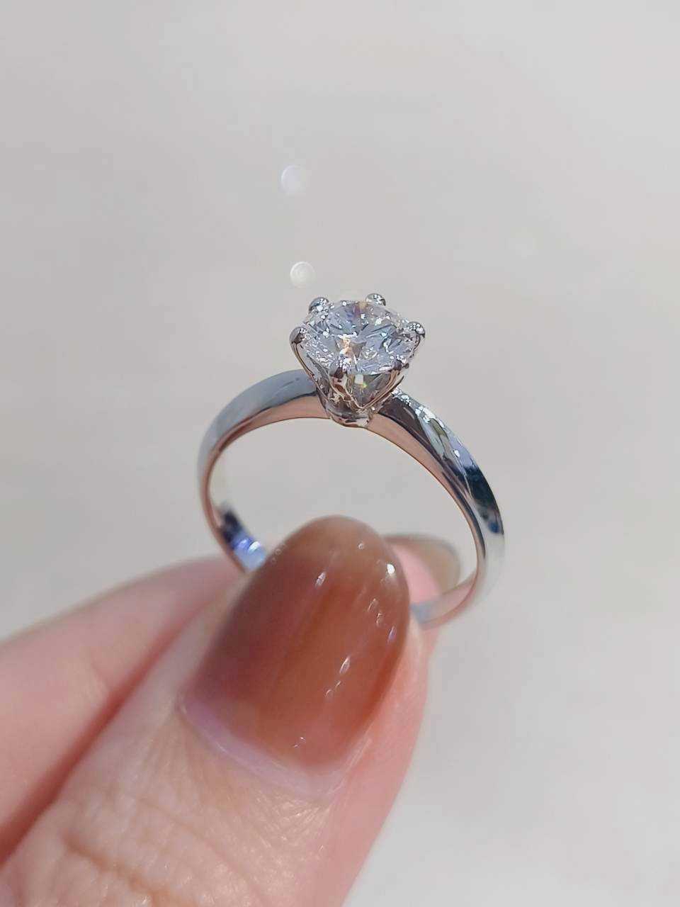 แหวนชูเดี่ยว  1.02ct น้ำ 100 (9k)